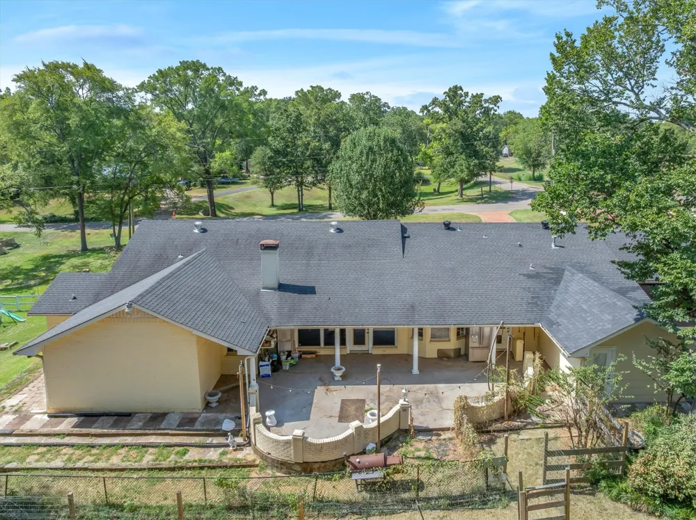 522 W High Street Grand Saline, TX 75140