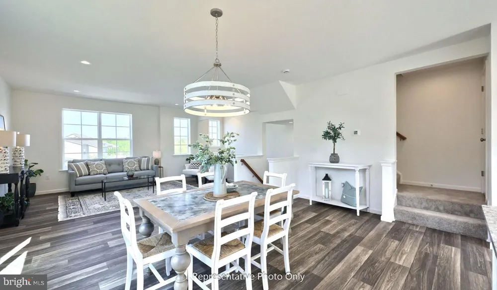 27 ARCADIA DRIVE Elizabethtown, PA 17022