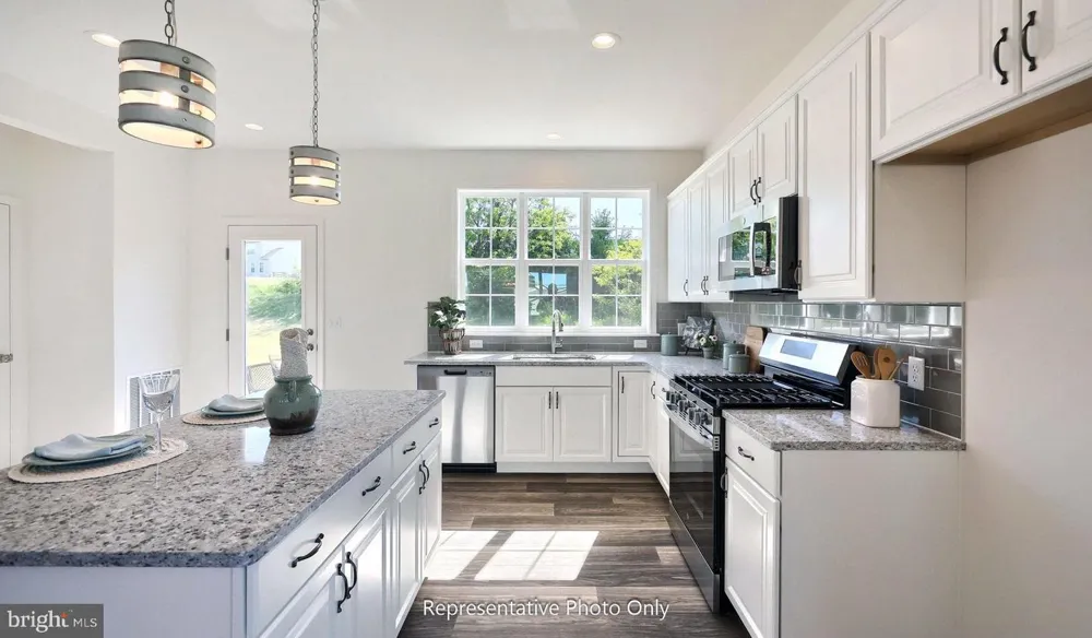 27 ARCADIA DRIVE Elizabethtown, PA 17022