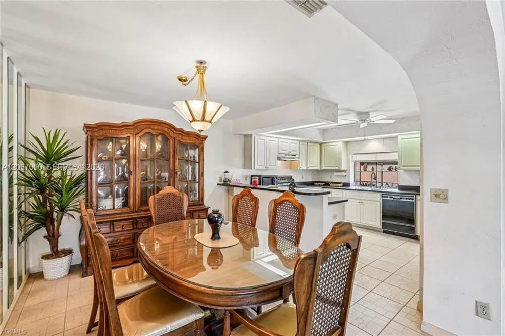 5510 SW 4TH PL #605 Cape Coral, FL 33914