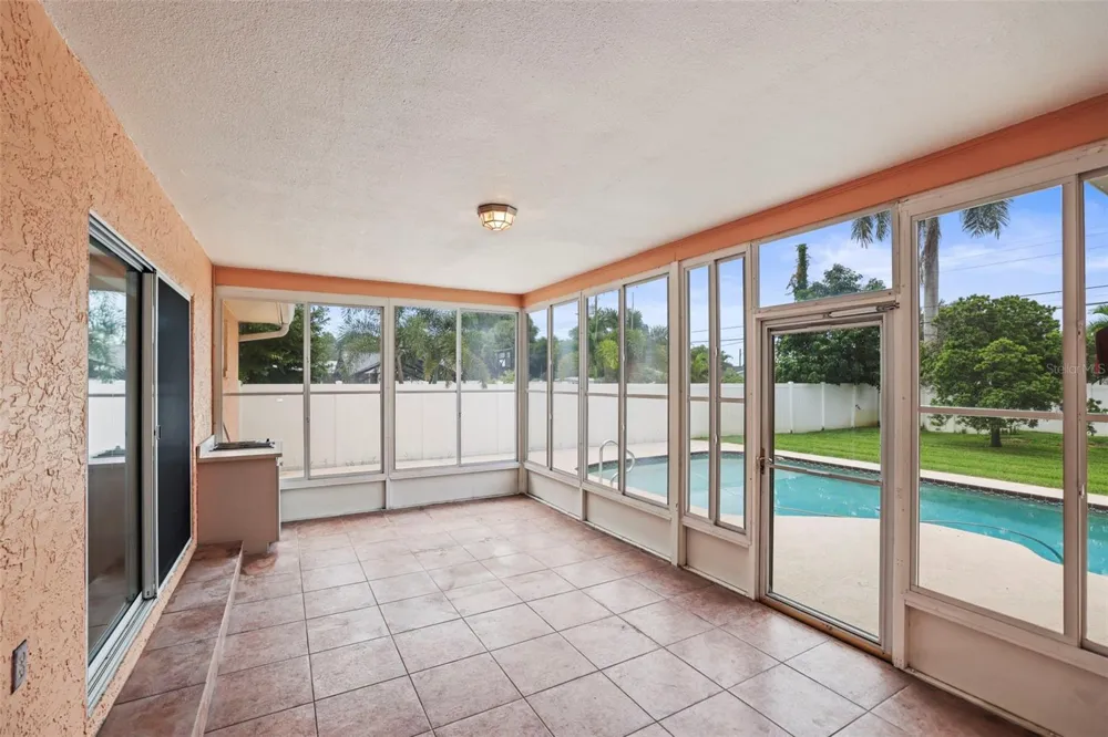 1112 40TH AVE NE St Petersburg, FL 33703