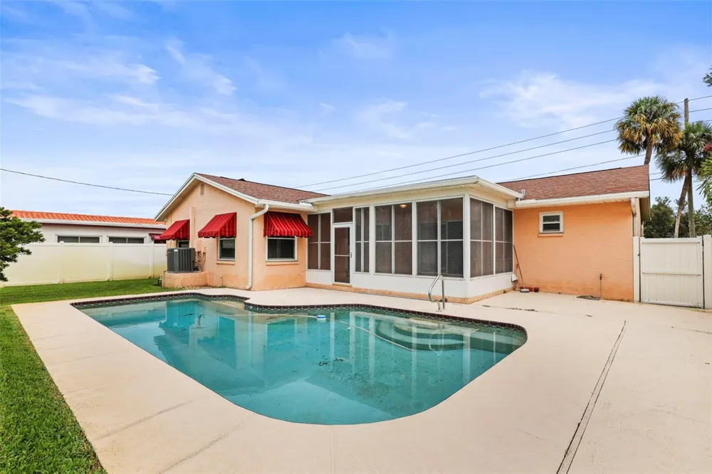 1112 40TH AVE NE St Petersburg, FL 33703