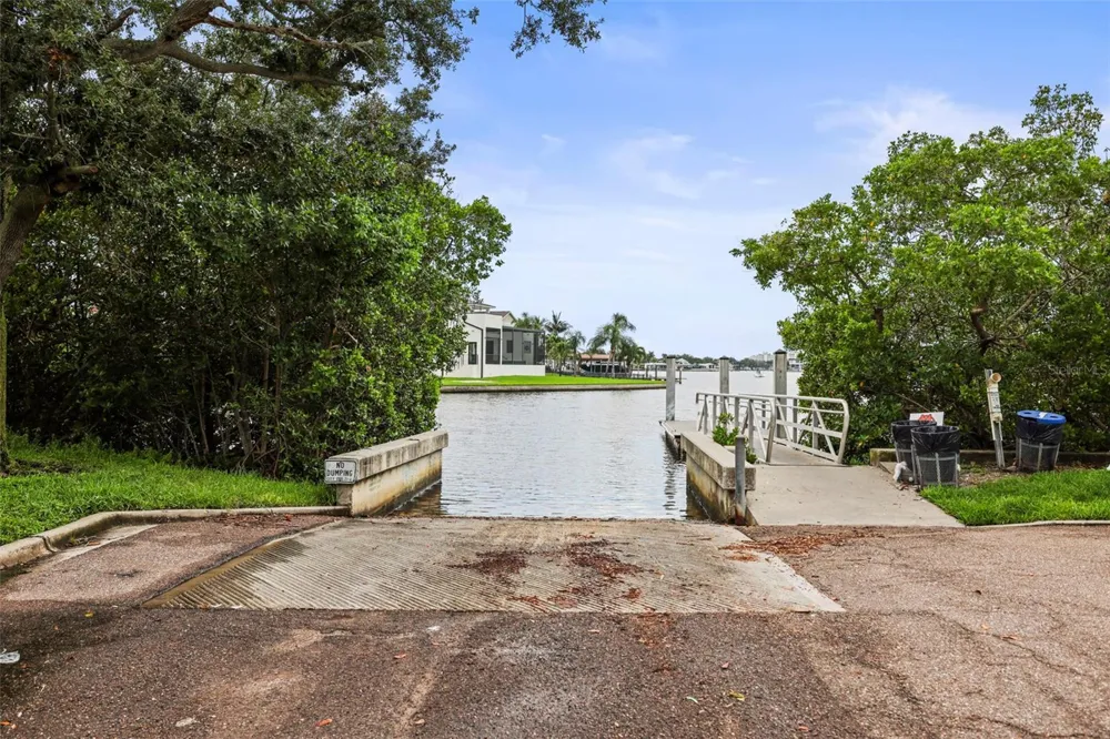 1112 40TH AVE NE St Petersburg, FL 33703