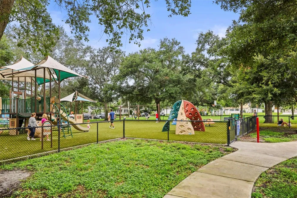 1112 40TH AVE NE St Petersburg, FL 33703