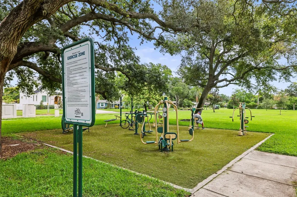 1112 40TH AVE NE St Petersburg, FL 33703