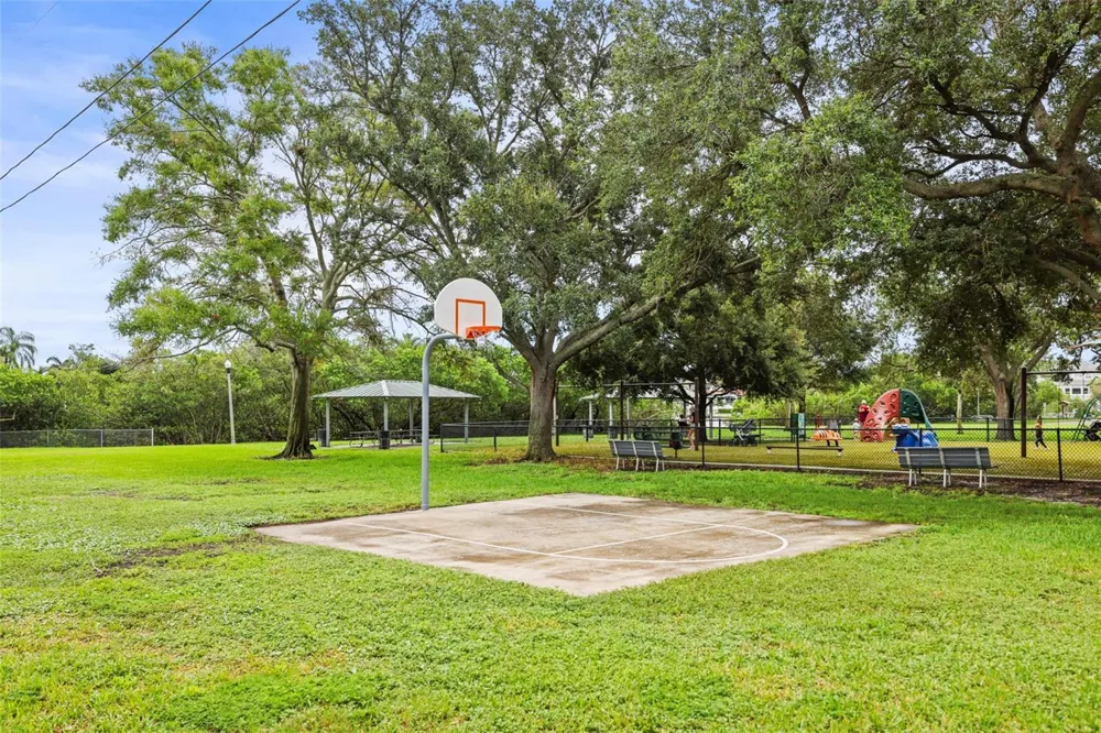 1112 40TH AVE NE St Petersburg, FL 33703