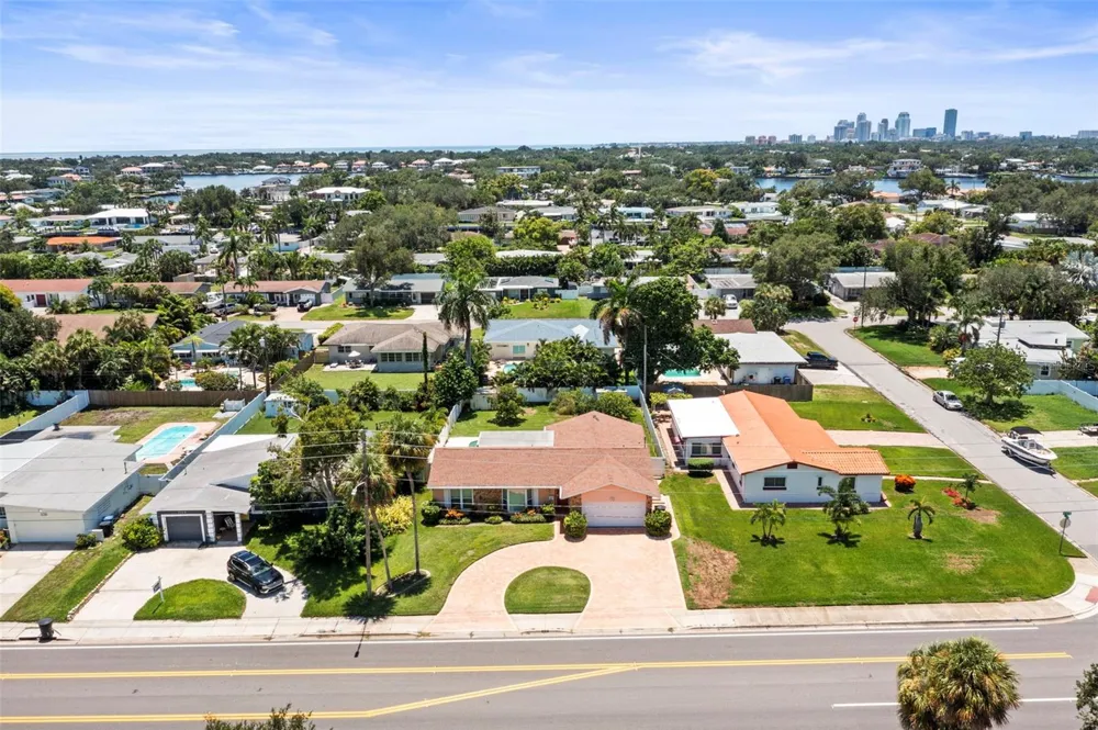 1112 40TH AVE NE St Petersburg, FL 33703