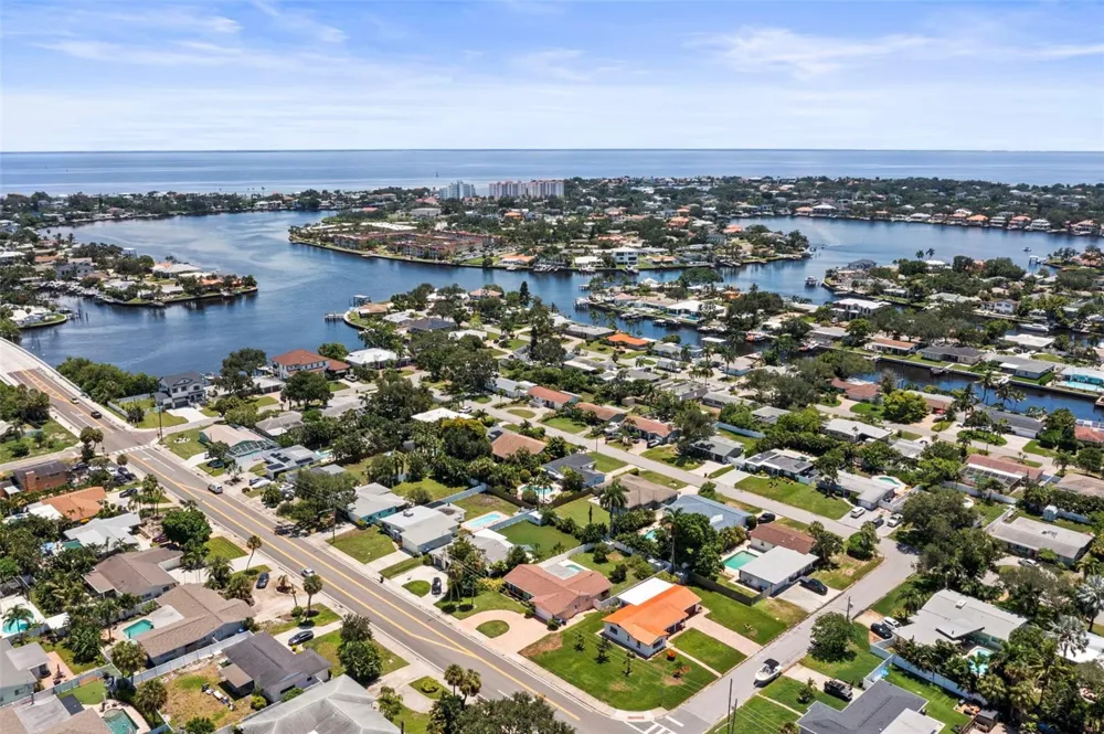 1112 40TH AVE NE St Petersburg, FL 33703
