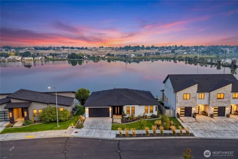 1405 W Lakeside Drive