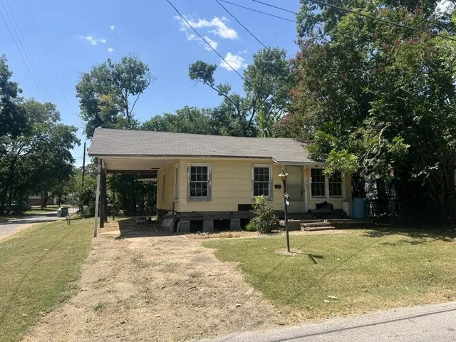 1103 Pine Street Bonham, TX 75418