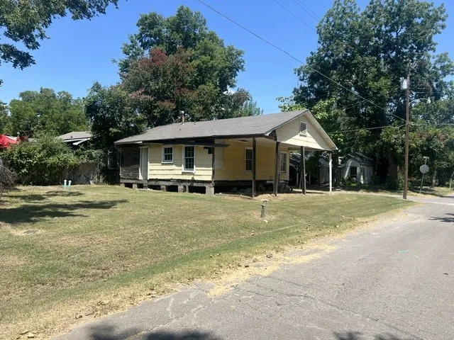 1103 Pine Street Bonham, TX 75418