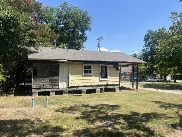 1103 Pine Street Bonham, TX 75418
