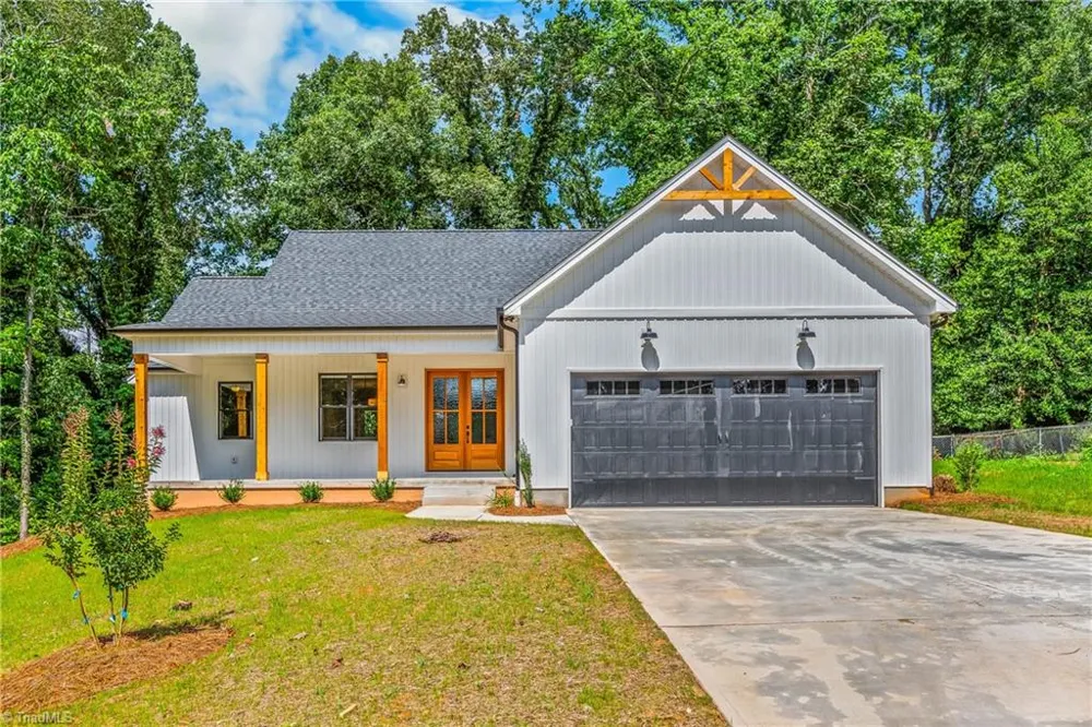 1807 Bramblewood Trail Pfafftown, NC 27040
