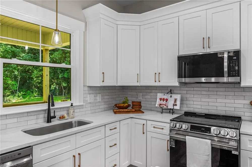 1807 Bramblewood Trail Pfafftown, NC 27040
