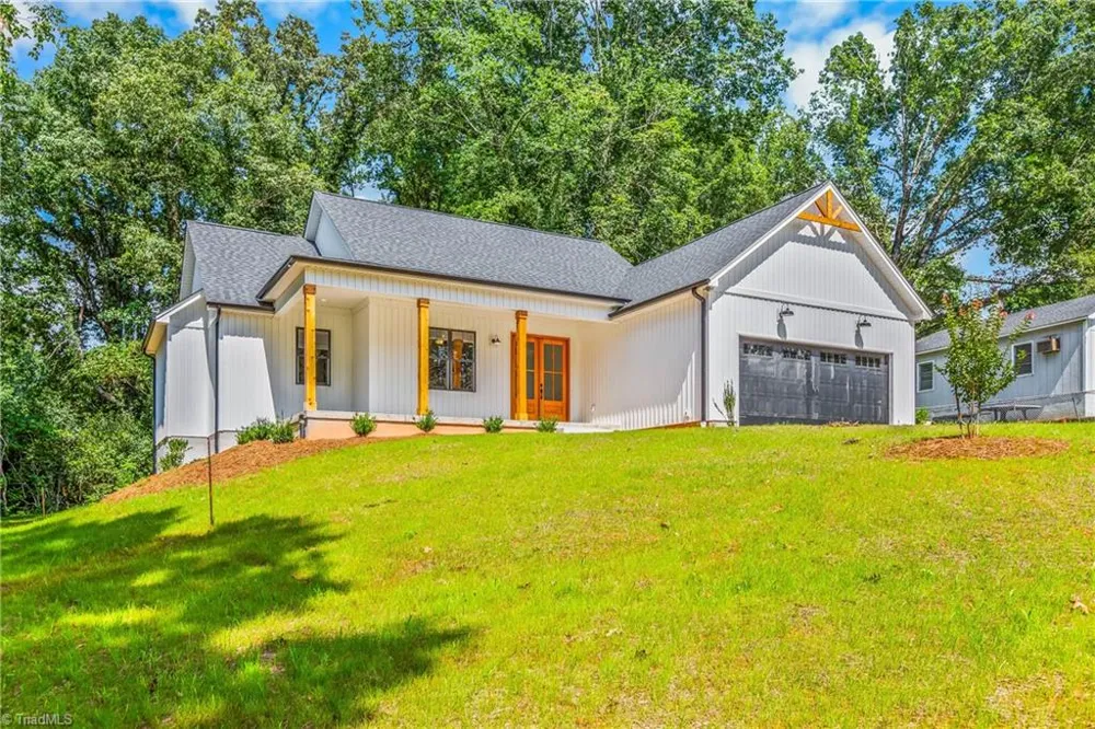 1807 Bramblewood Trail Pfafftown, NC 27040