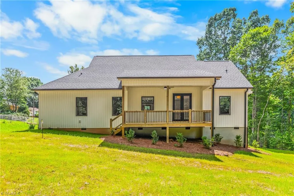 1807 Bramblewood Trail Pfafftown, NC 27040