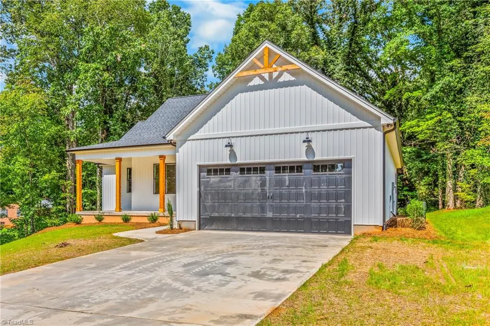 1807 Bramblewood Trail Pfafftown, NC 27040
