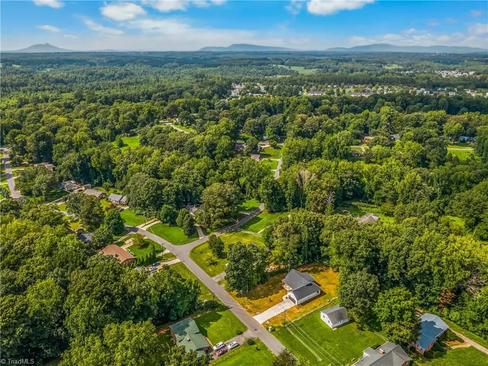 1807 Bramblewood Trail Pfafftown, NC 27040