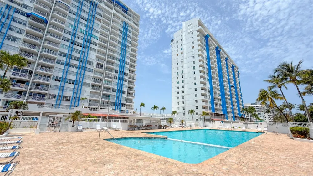 5349 AVE. ISLA VERDE #601 Carolina, PR 00979