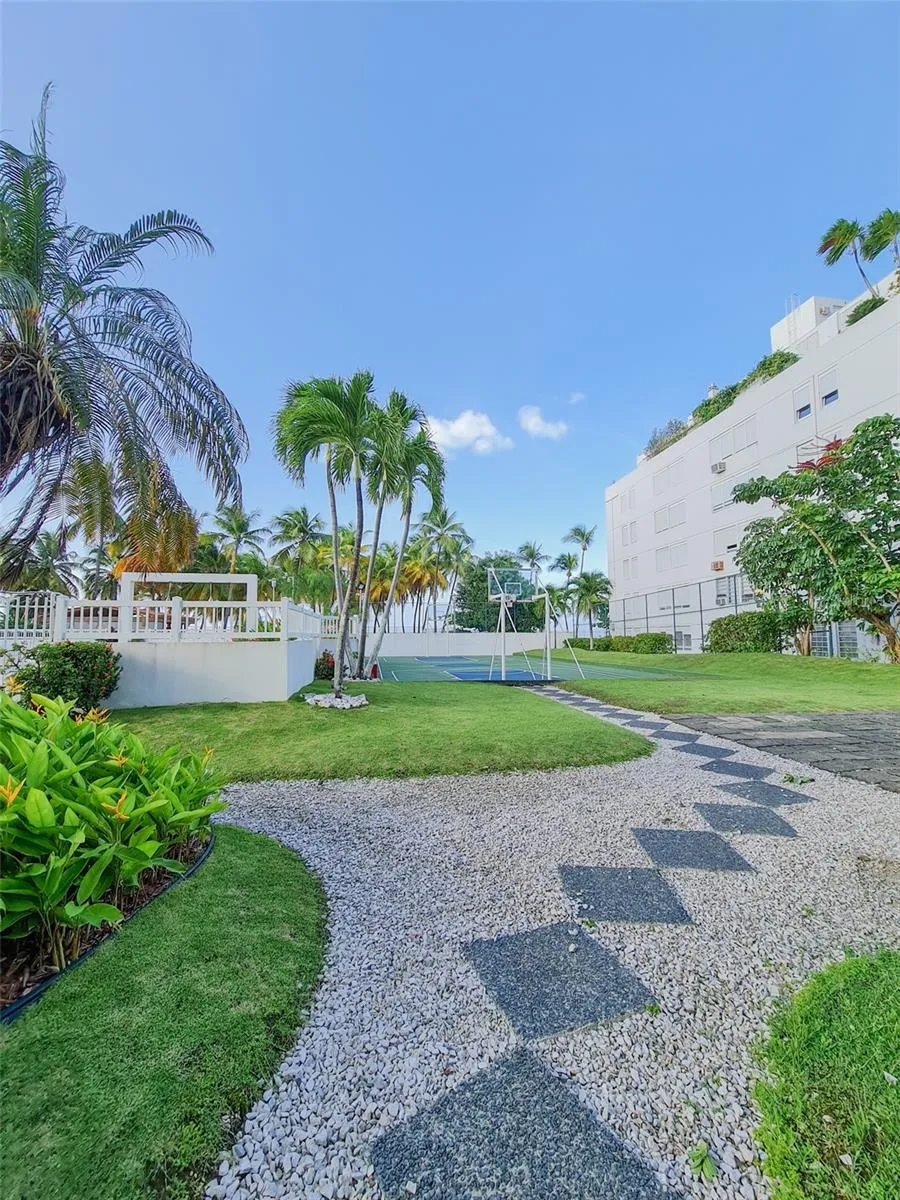 5349 AVE. ISLA VERDE #601 Carolina, PR 00979