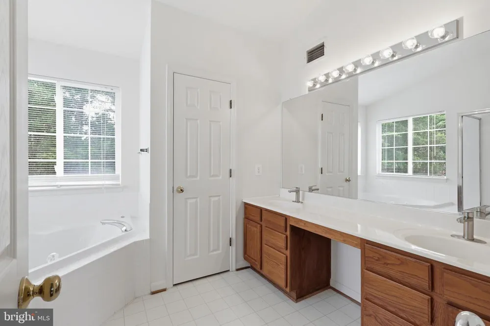 9121 DARTFORD PLACE Bristow, VA 20136