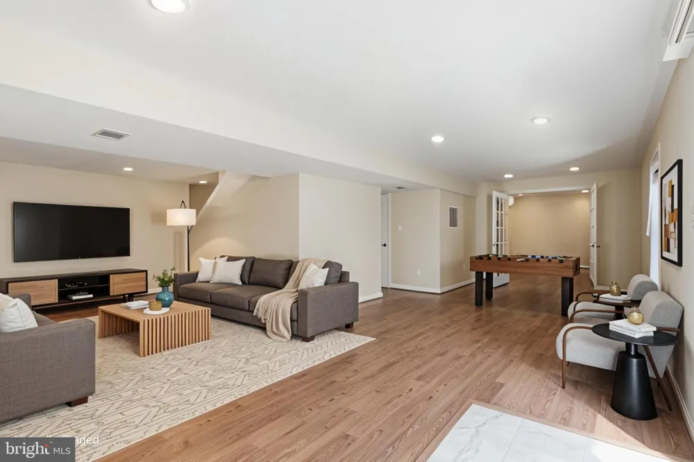 9121 DARTFORD PLACE Bristow, VA 20136
