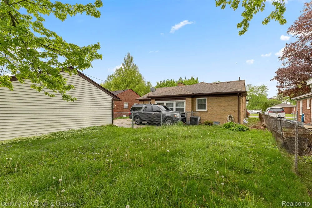 14050 Garfield Redford Charter Township, MI 48239