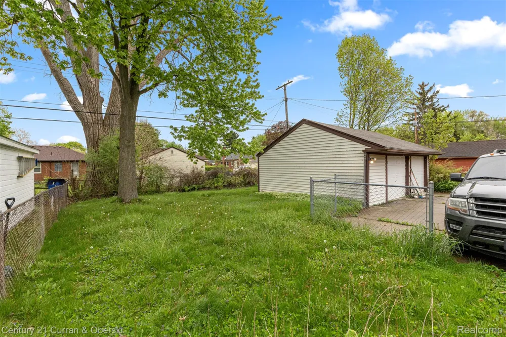 14050 Garfield Redford Charter Township, MI 48239