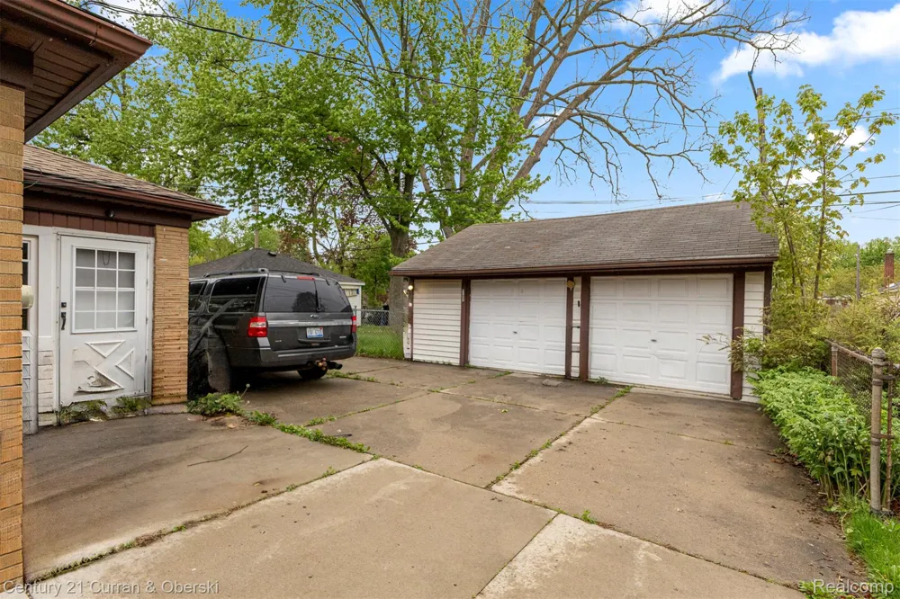 14050 Garfield Redford Charter Township, MI 48239
