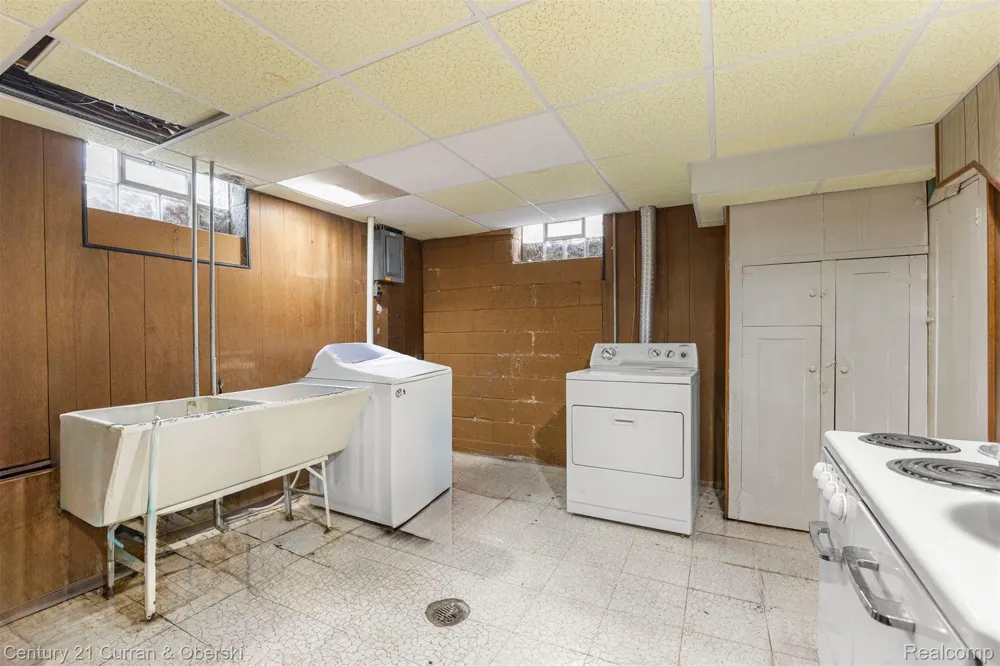 14050 Garfield Redford Charter Township, MI 48239