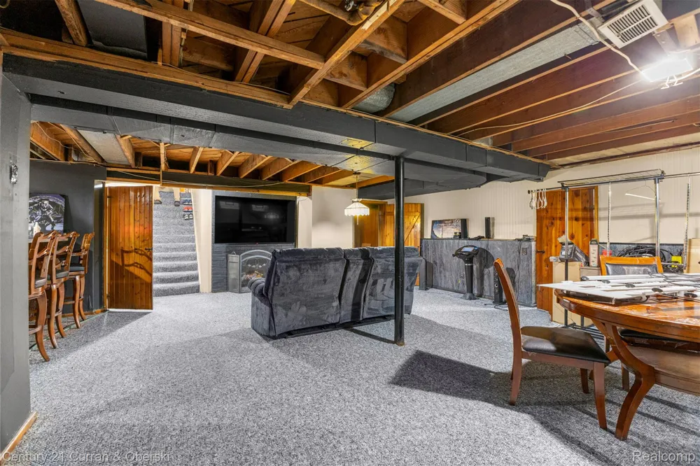 14050 Garfield Redford Charter Township, MI 48239