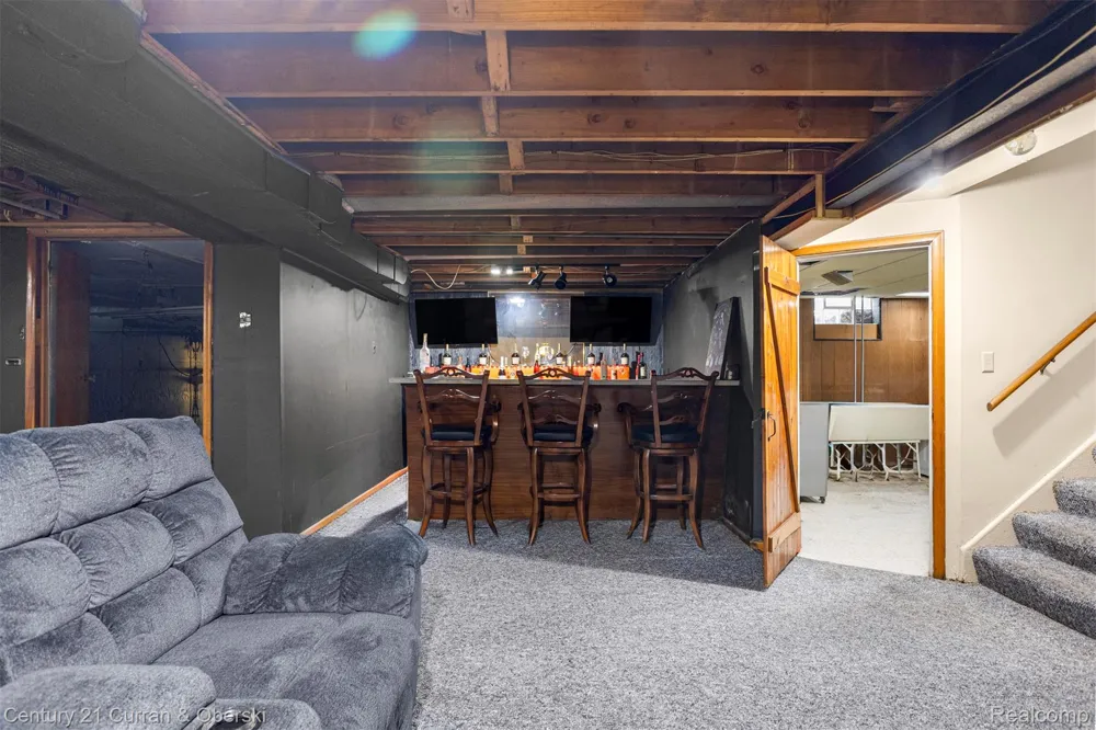 14050 Garfield Redford Charter Township, MI 48239