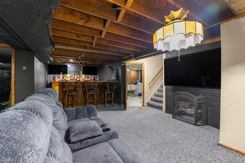 14050 Garfield Redford Charter Township, MI 48239