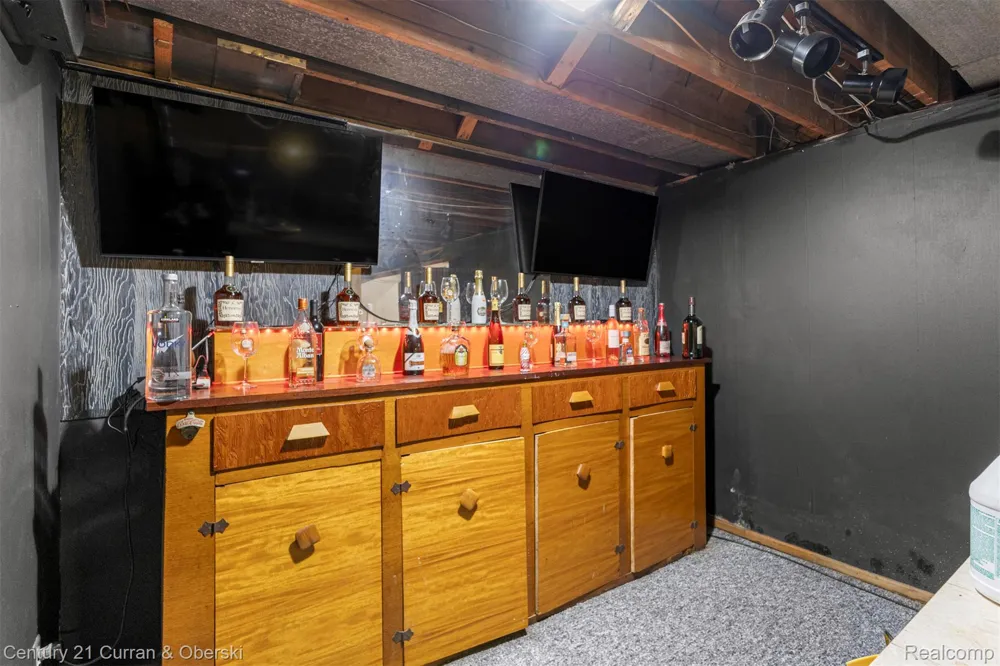 14050 Garfield Redford Charter Township, MI 48239