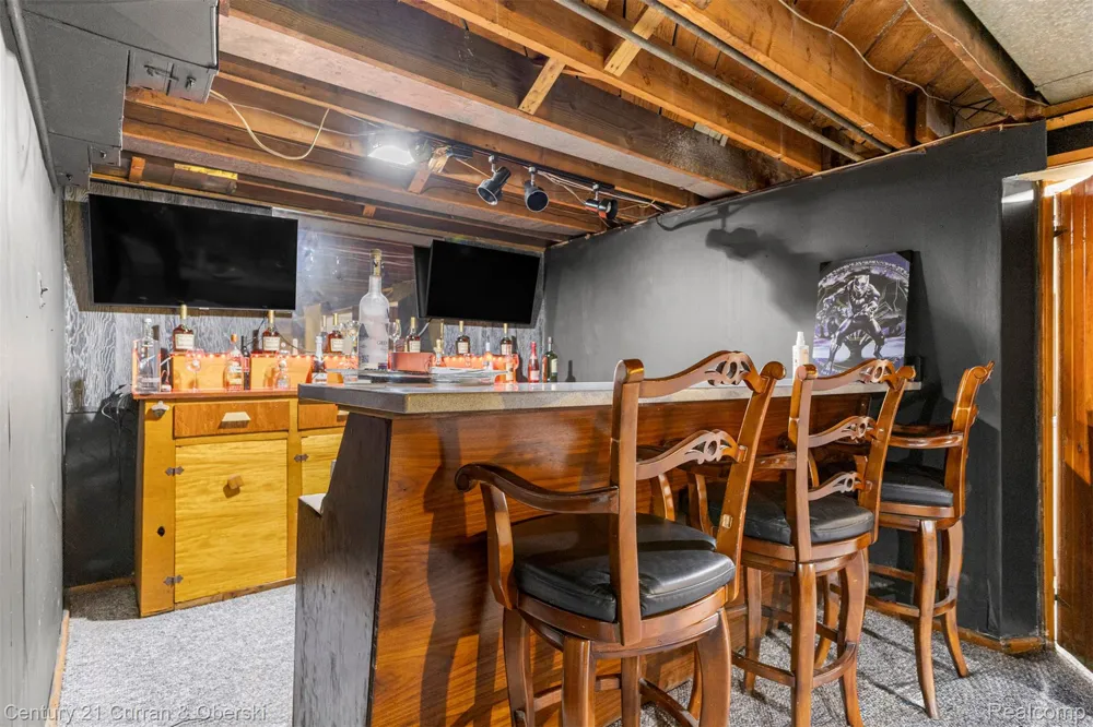 14050 Garfield Redford Charter Township, MI 48239