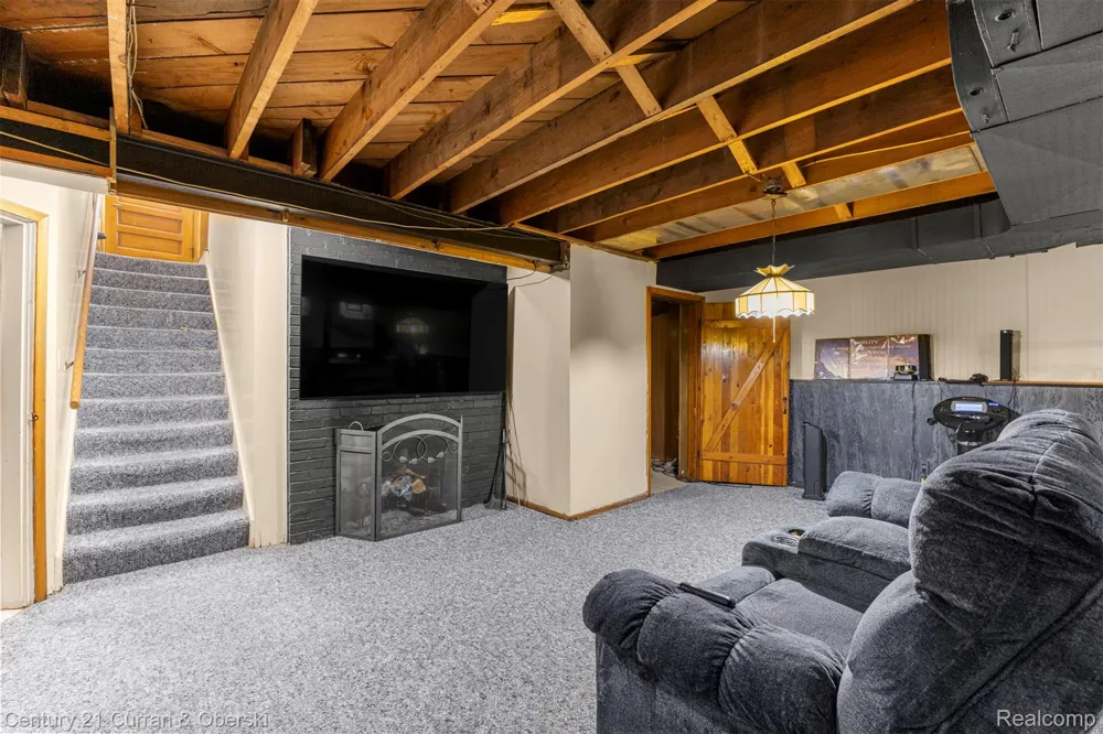 14050 Garfield Redford Charter Township, MI 48239