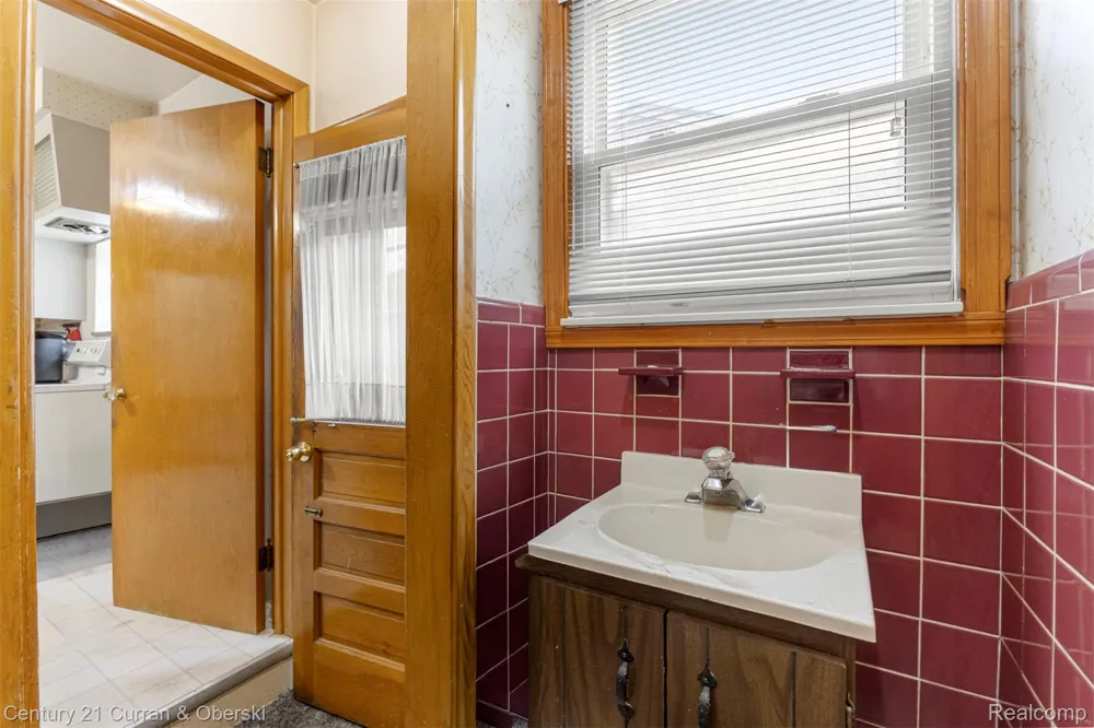 14050 Garfield Redford Charter Township, MI 48239