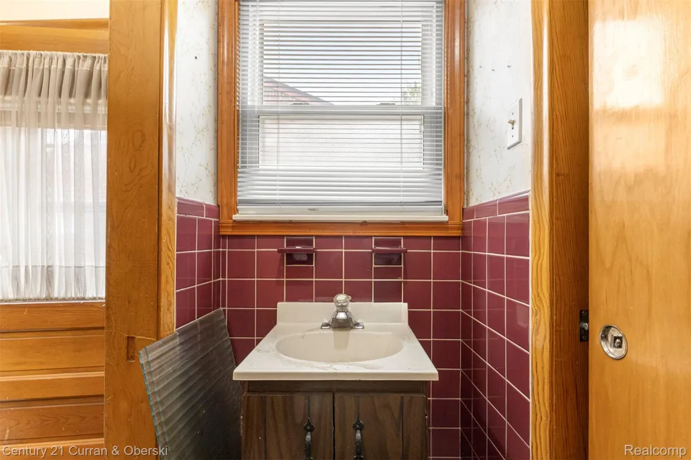 14050 Garfield Redford Charter Township, MI 48239