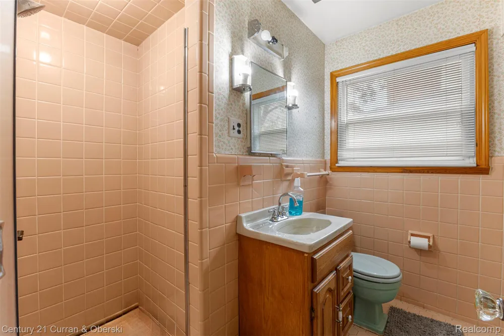 14050 Garfield Redford Charter Township, MI 48239