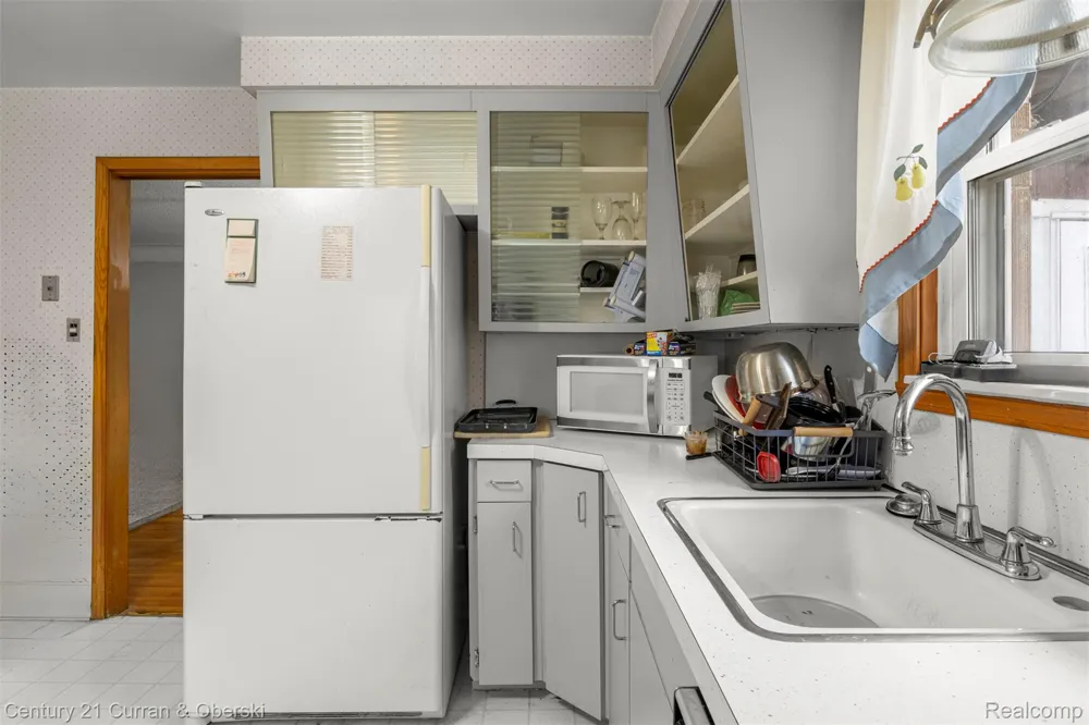 14050 Garfield Redford Charter Township, MI 48239
