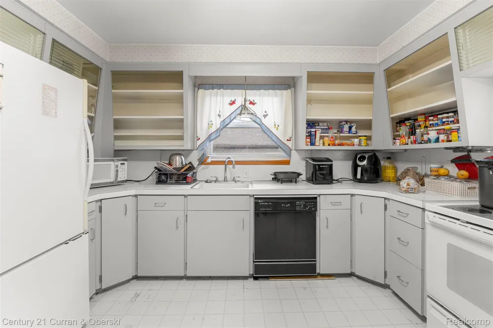 14050 Garfield Redford Charter Township, MI 48239