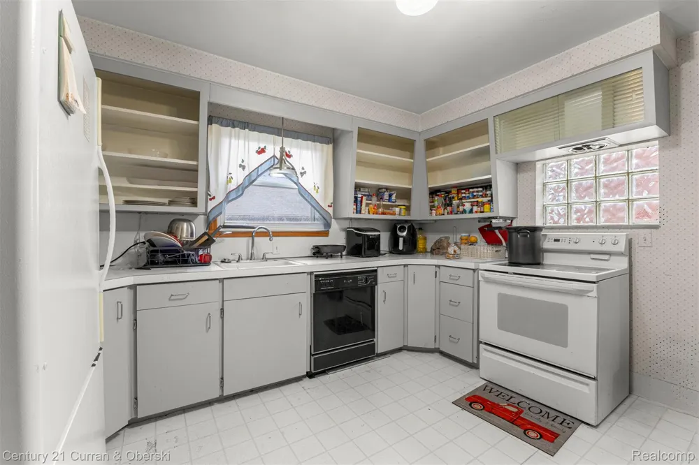 14050 Garfield Redford Charter Township, MI 48239