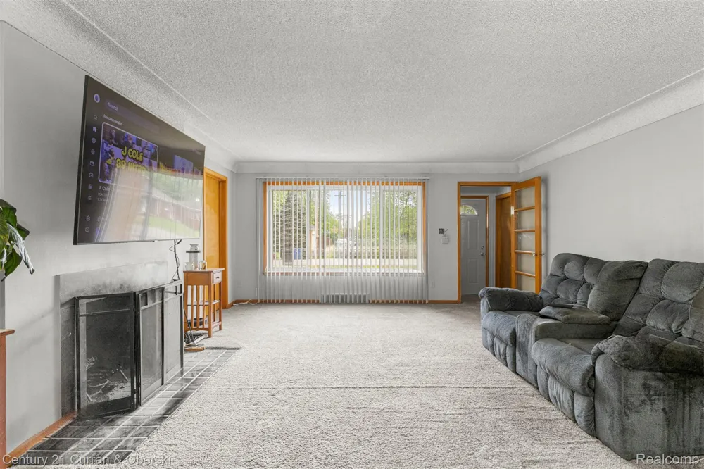 14050 Garfield Redford Charter Township, MI 48239