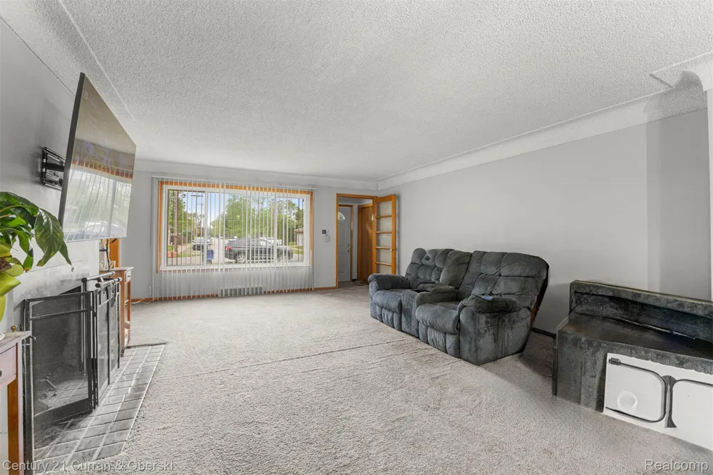 14050 Garfield Redford Charter Township, MI 48239