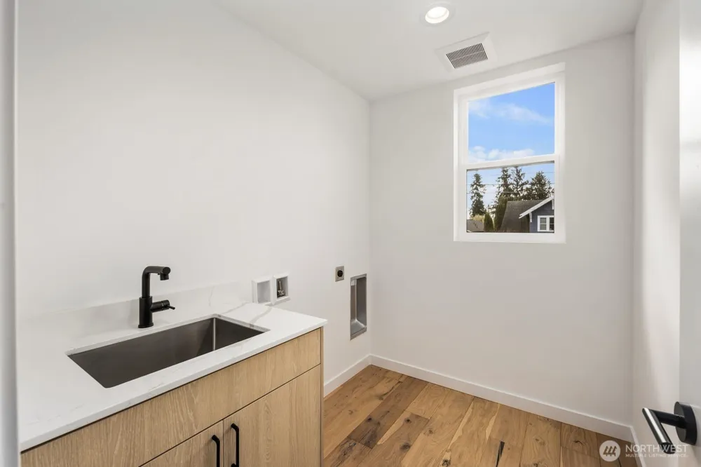 520 102nd Street Seattle, WA 98133