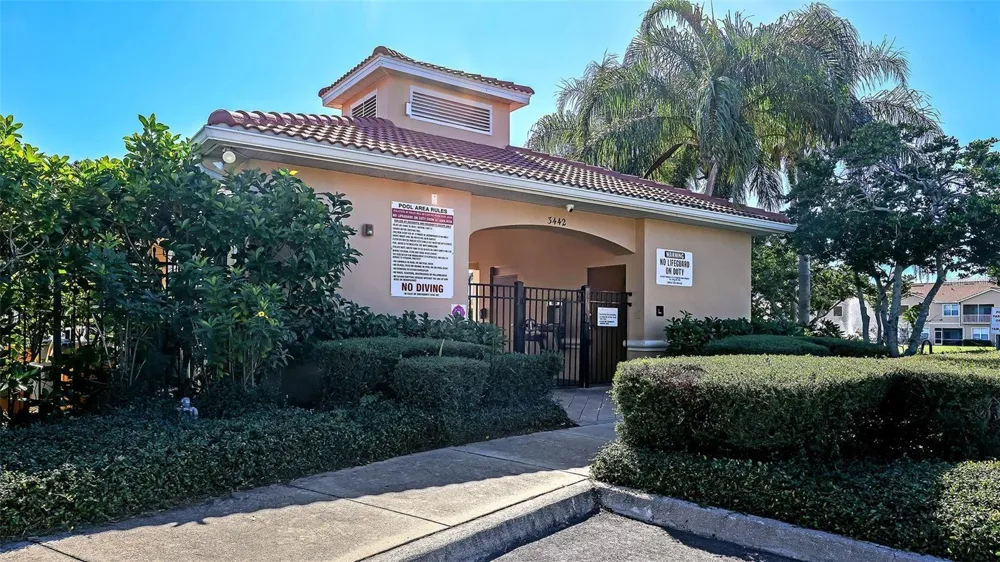 3827 PARKRIDGE CIRCLE #1-102 Sarasota, FL 34243