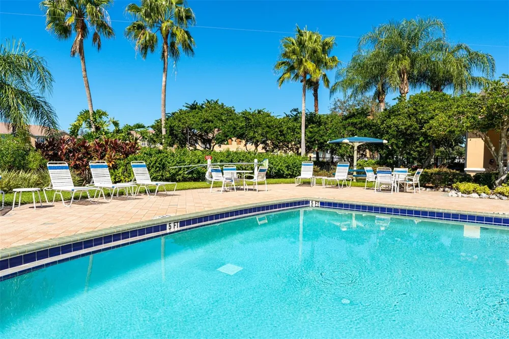 3827 PARKRIDGE CIRCLE #1-102 Sarasota, FL 34243