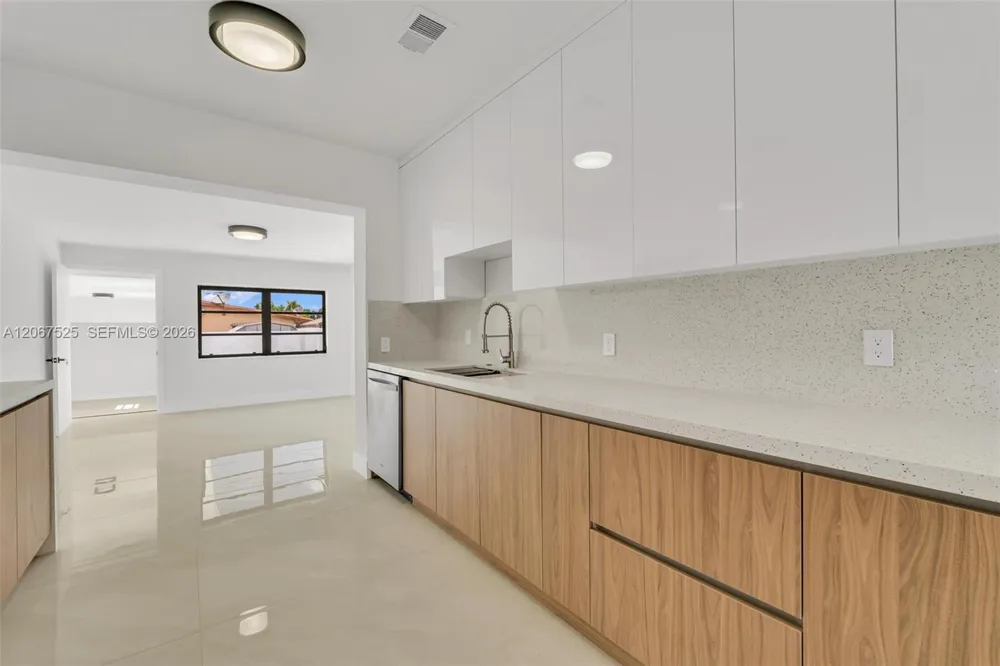 611 SE 4th St Hialeah, FL 33010