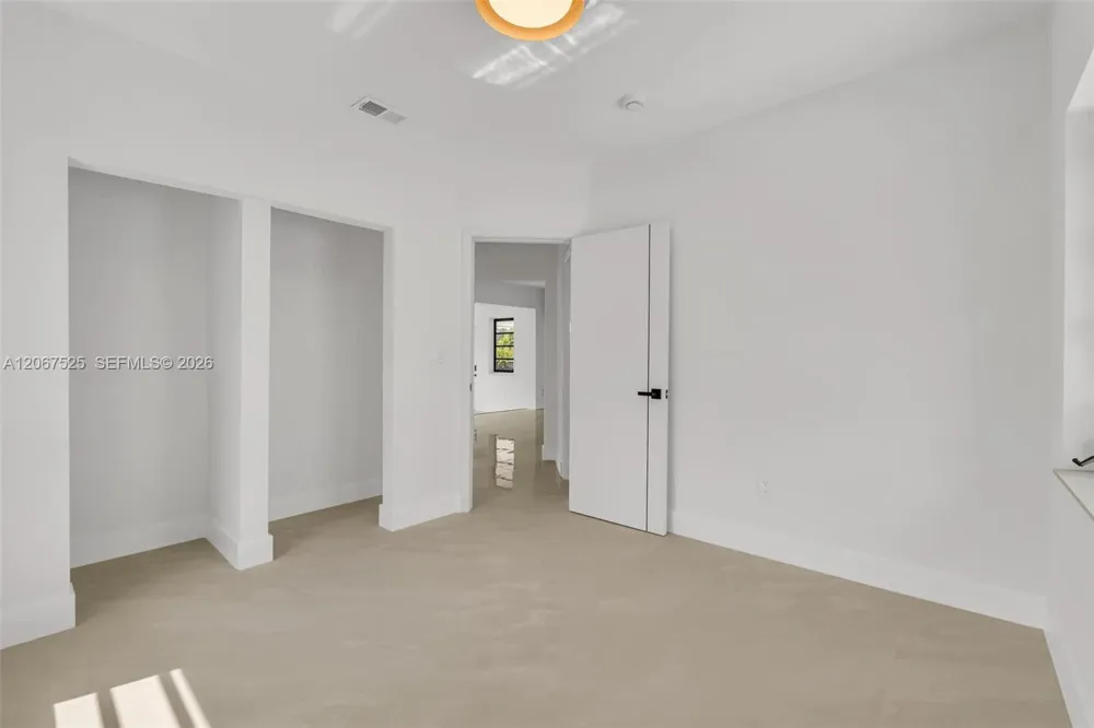 611 SE 4th St Hialeah, FL 33010