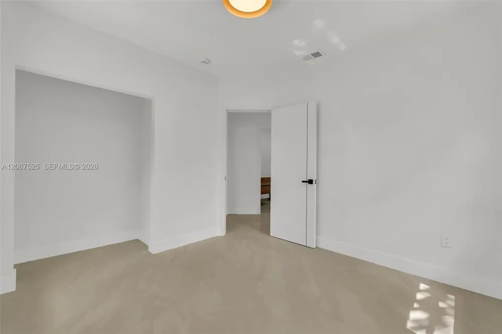 611 SE 4th St Hialeah, FL 33010